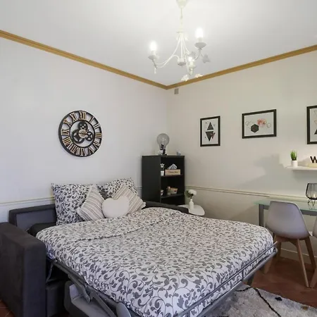 Joli Studio Au Pied Du Château Versailles